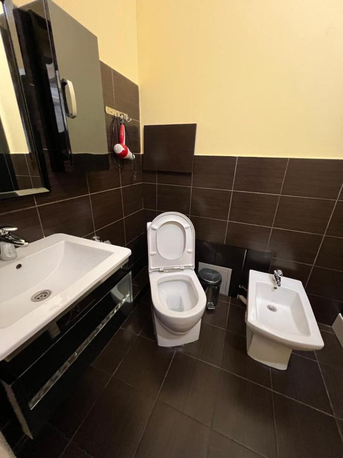 Deluxe Plaza Hotel Almaty Bagian luar foto