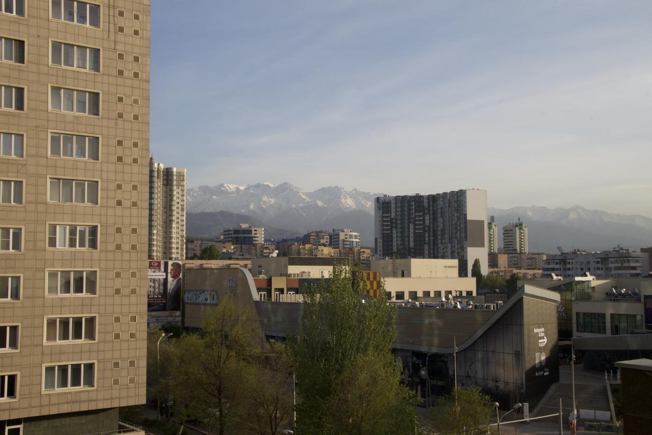 Deluxe Plaza Hotel Almaty Bagian luar foto