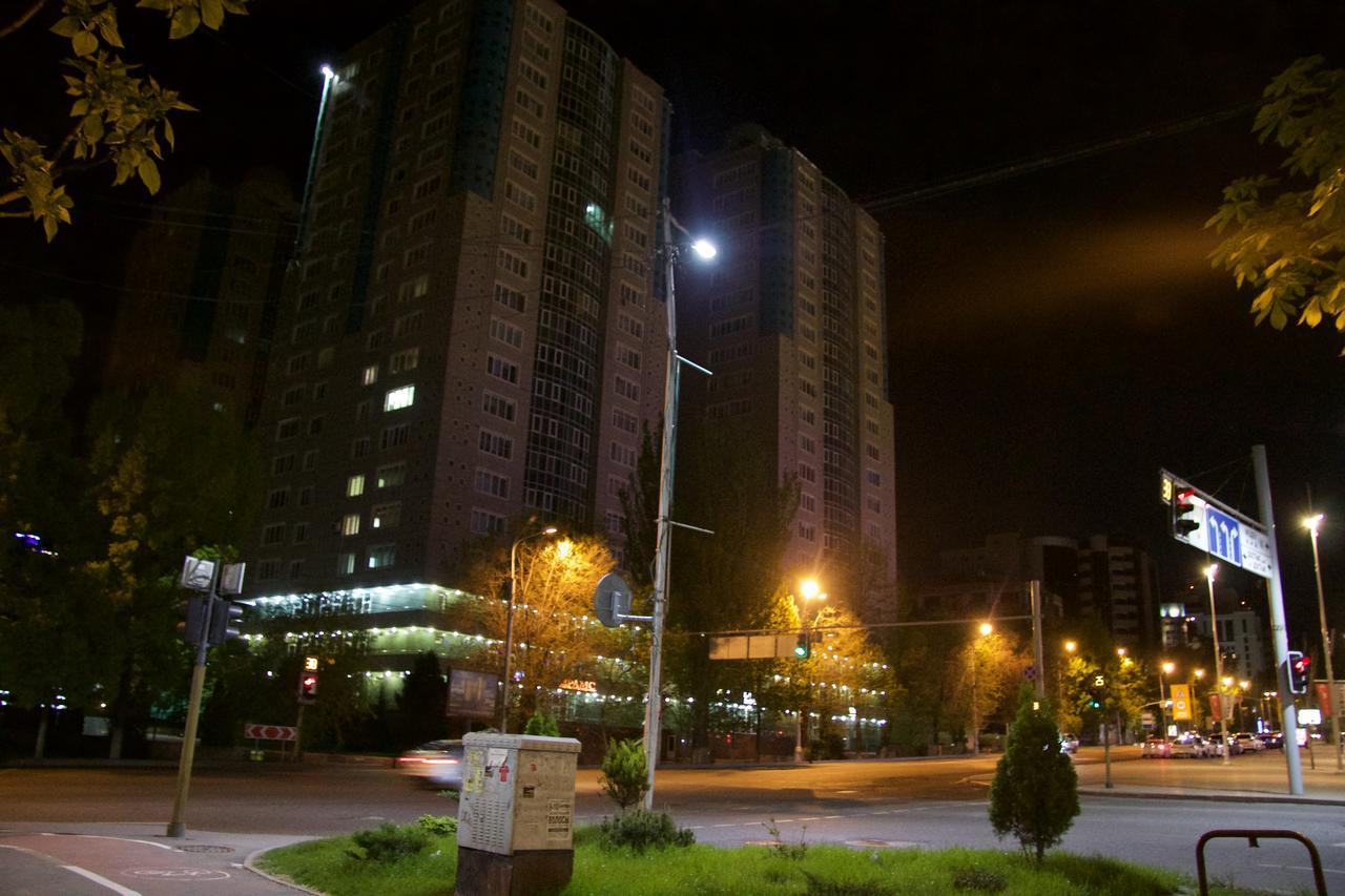 Deluxe Plaza Hotel Almaty Bagian luar foto