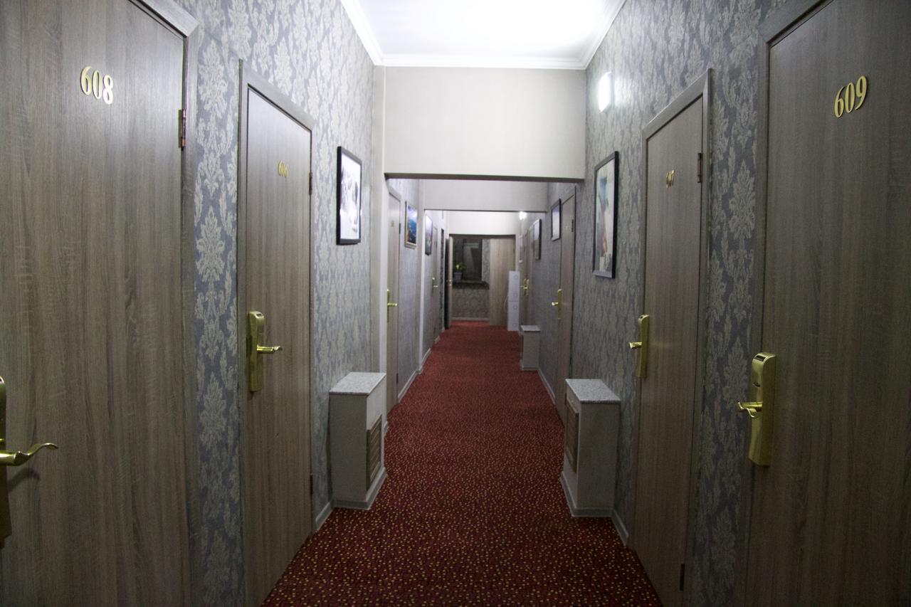 Deluxe Plaza Hotel Almaty Bagian luar foto