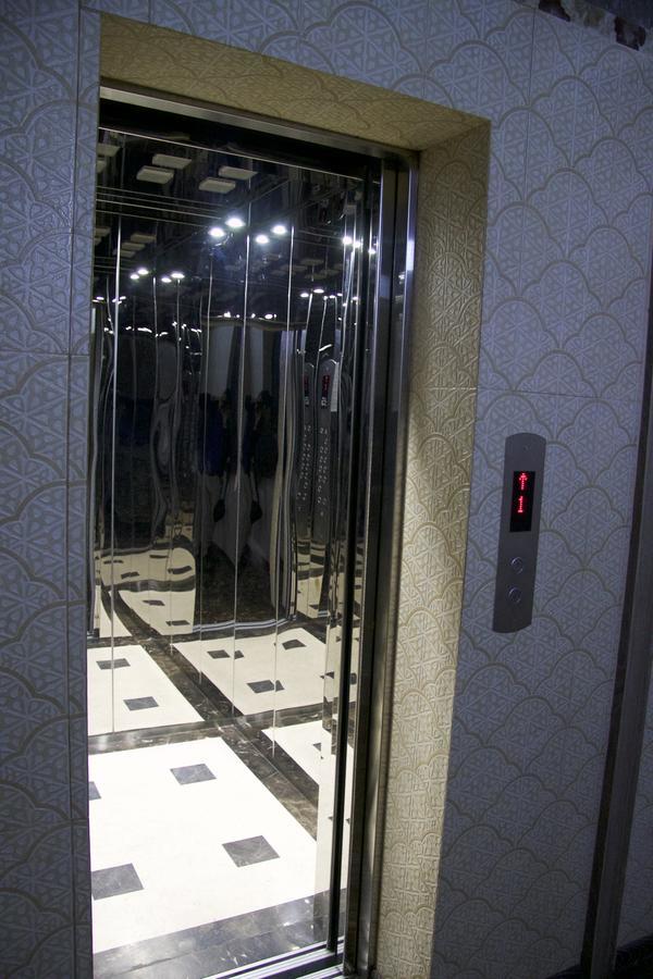Deluxe Plaza Hotel Almaty Bagian luar foto