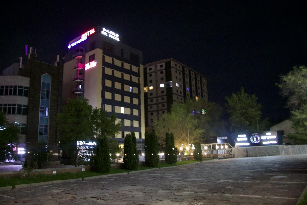 Deluxe Plaza Hotel Almaty Bagian luar foto